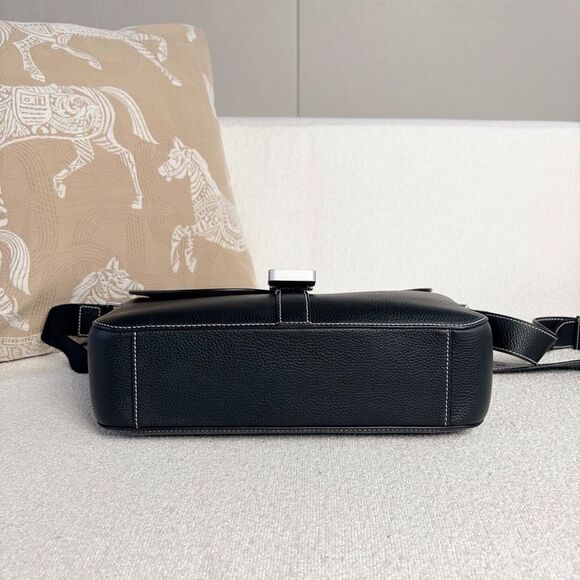 Dior Women Pre-Loved Bag Very Good Condition - Picture 5 of 9